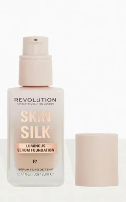 PrettyLittleThing Foundation*Makeup Revolution Skin Silk Serum Foundation