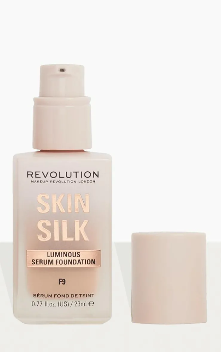 PrettyLittleThing Foundation*Makeup Revolution Skin Silk Serum Foundation