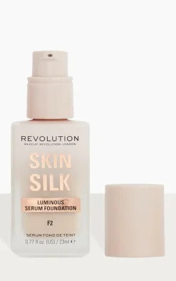 PrettyLittleThing Foundation*Makeup Revolution Skin Silk Serum Foundation