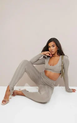 Discount PrettyLittleThing Contrast Binding Long Sleeve Crop Top Mocha