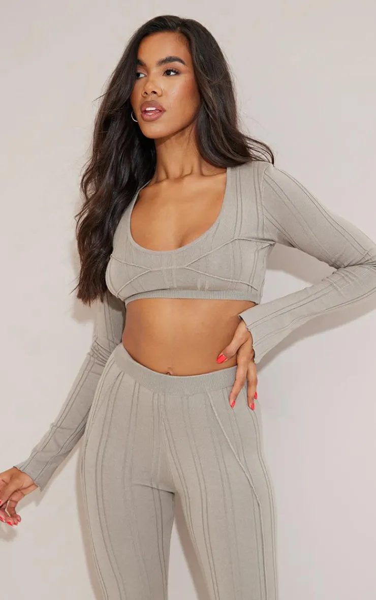 Discount PrettyLittleThing Contrast Binding Long Sleeve Crop Top Mocha