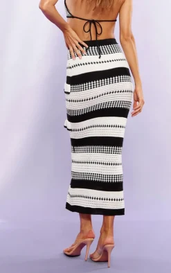 Online PrettyLittleThing Contrast Stitch Crochet Knit Midaxi Skirt Monochrome