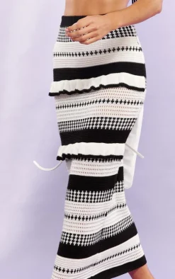Online PrettyLittleThing Contrast Stitch Crochet Knit Midaxi Skirt Monochrome