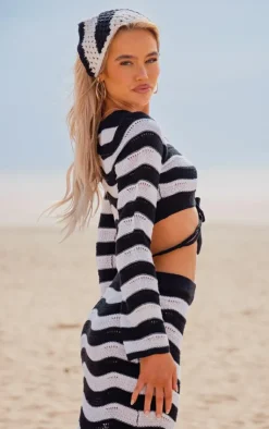 Hot PrettyLittleThing Wave Knit Long Sleeve Crop Top Monochrome