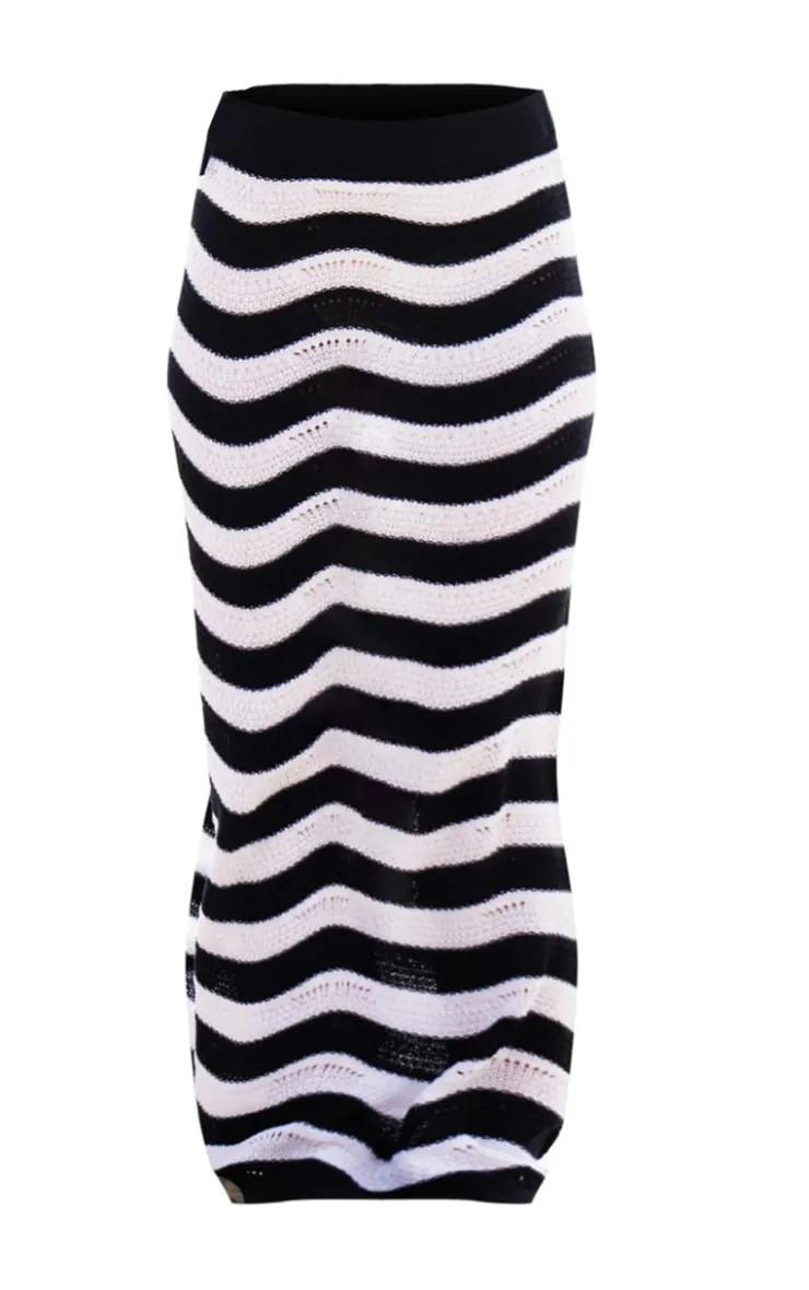 PrettyLittleThing Wave Knit Low Rise Maxi Skirt Monochrome