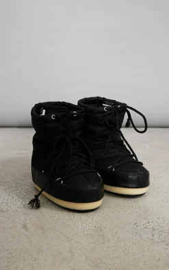 PrettyLittleThing Black Boots*MOON BOOT Light Low