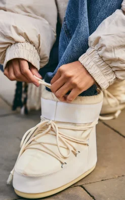 PrettyLittleThing Ski Outfits*MOON BOOT Classic Low