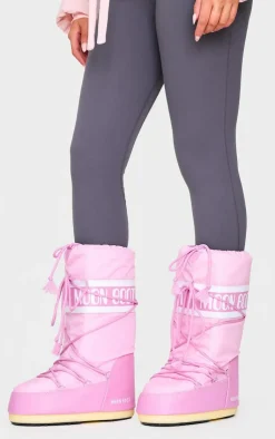PrettyLittleThing Ski Outfits*MOON BOOT Classic