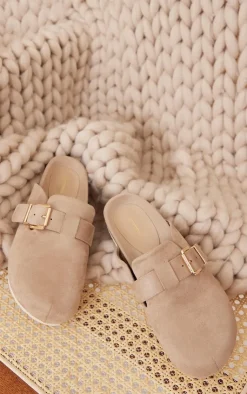 PrettyLittleThing Mules*Buckle Detail Faux Suede Mules