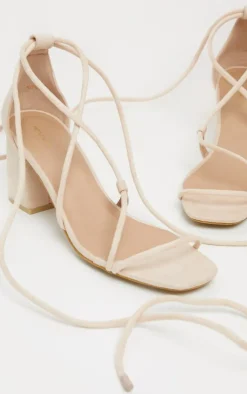 PrettyLittleThing Heeled Sandals*Block Heel Sandal