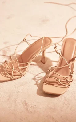 PrettyLittleThing Low Heels*Pu Crinkle Lace Up Low Heeled Sandals