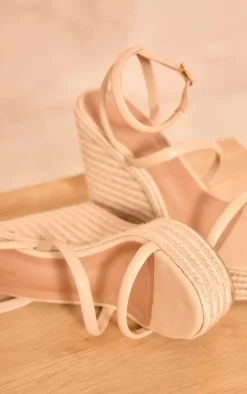 PrettyLittleThing Wide Fit Sandals*Wide Fit PU Round Toe Asymmetric Strap Platform Heeled Wedges