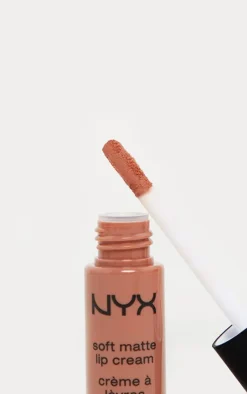 PrettyLittleThing Lipstick*NYX PMU Soft Matte Lip Cream