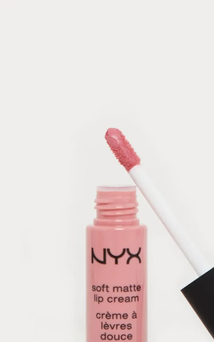 PrettyLittleThing Lipstick*NYX PMU Soft Matte Lip Cream