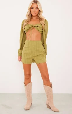 Online PrettyLittleThing Textured Woven Lace Up Side Tailored Shorts Olive