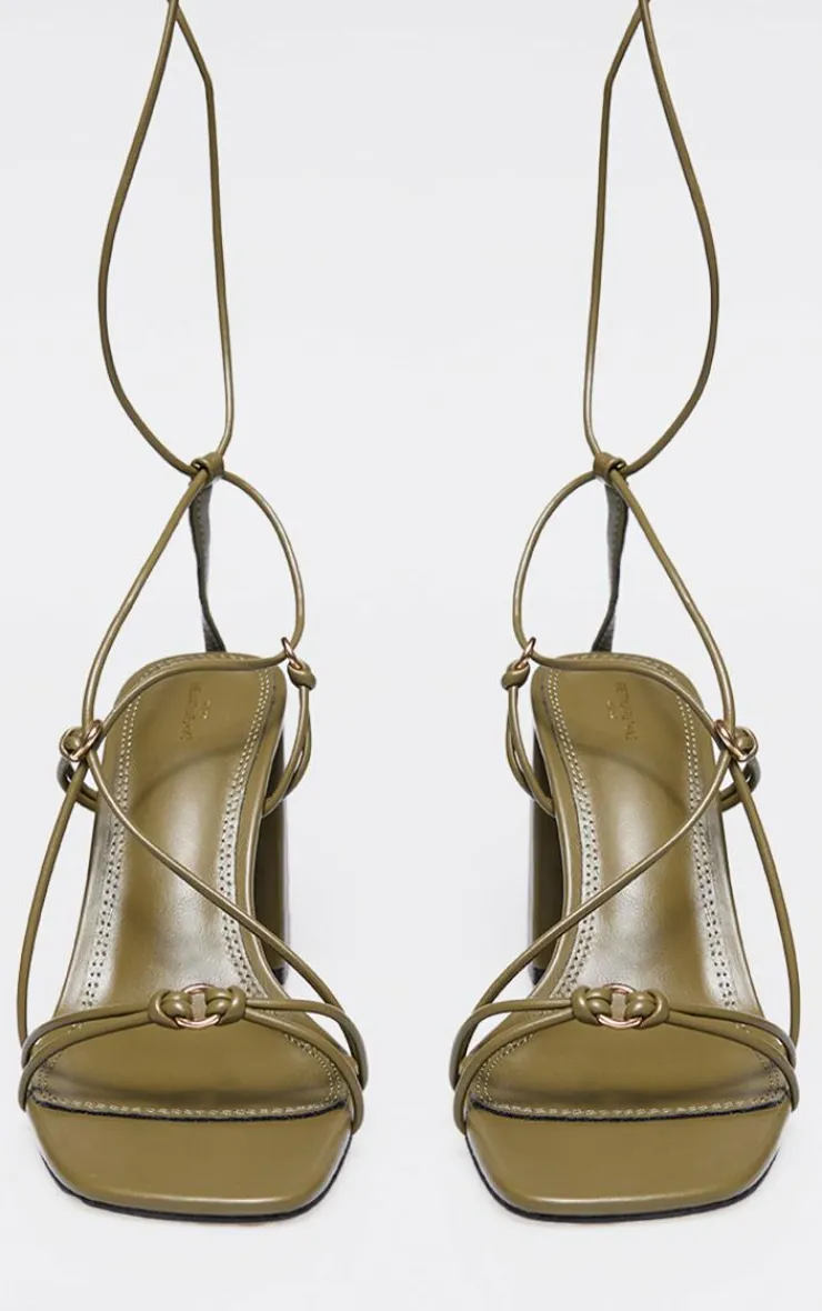 PrettyLittleThing Wide Fit Sandals*Wide Fit PU Square Toe Lace Up Block Heeled Sandals