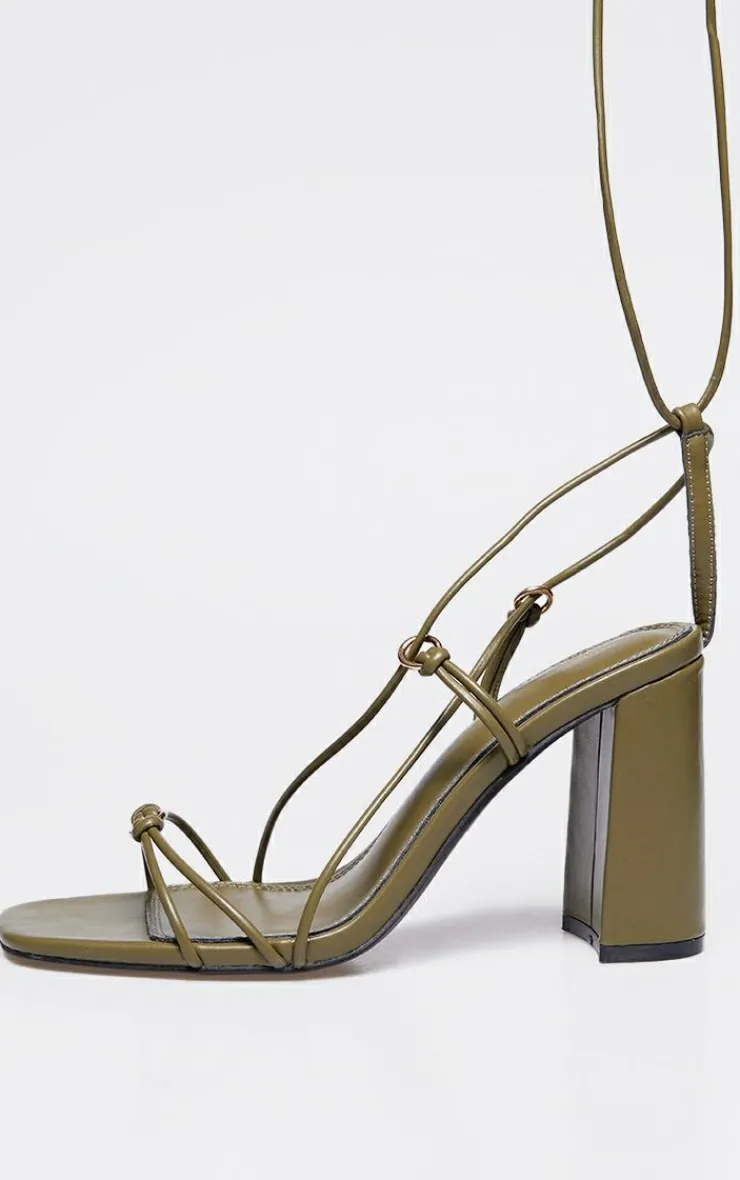 PrettyLittleThing Wide Fit Sandals*Wide Fit PU Square Toe Lace Up Block Heeled Sandals