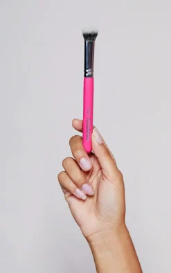PrettyLittleThing Makeup Brushes & Tools*Peaches & Cream PC29 Dense Highlighting Brush