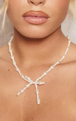 PrettyLittleThing Necklaces*Abstract Bow Necklace