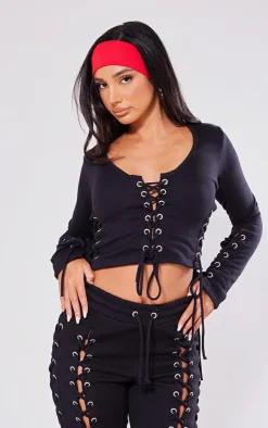 Hot PrettyLittleThing Petite Eyelet Detail Fitted Crop Top Black