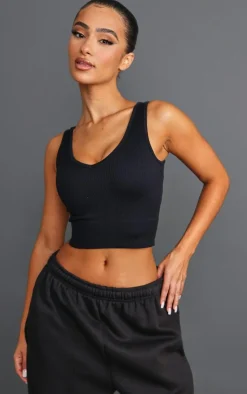PrettyLittleThing Snatched*Petite Plunge Detail Snatched Rib Crop Top