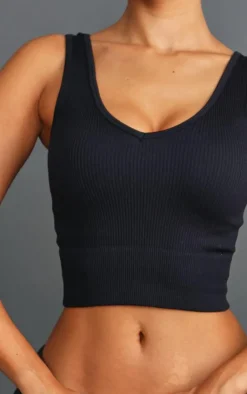 PrettyLittleThing Snatched*Petite Plunge Detail Snatched Rib Crop Top