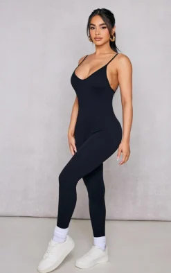 PrettyLittleThing Snatched*Petite Structured Snatched Rib Strappy Plunge Jumpsuit