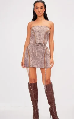 PrettyLittleThing Petite Acid Wash Zip Detail Mini Skirt Brown