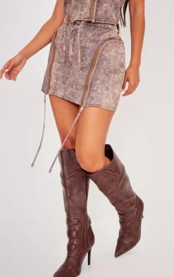 PrettyLittleThing Petite Acid Wash Zip Detail Mini Skirt Brown