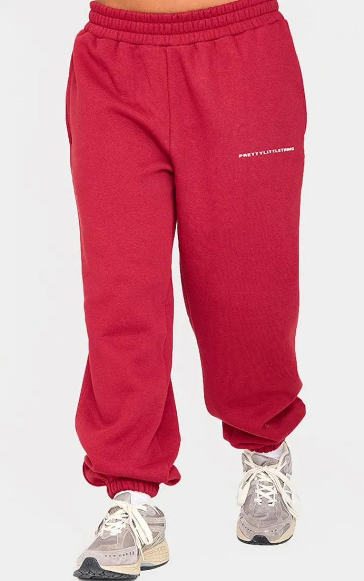Clearance PrettyLittleThing Petite Graphic Cuffed Sweatpants Burgundy
