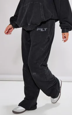 PrettyLittleThing Grey Sweatsuits*Petite Washed Block Embroidered Oversized Wide Leg Sweatpants