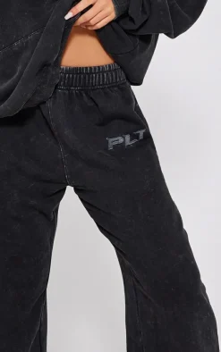 PrettyLittleThing Grey Sweatsuits*Petite Washed Block Embroidered Oversized Wide Leg Sweatpants
