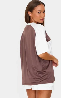 PrettyLittleThing T-Shirts*Petite Contrast Logo Sports Jersey
