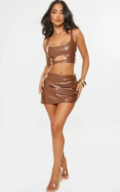 Online PrettyLittleThing Petite Cut Out Front Faux Leather Crop Top Chocolate