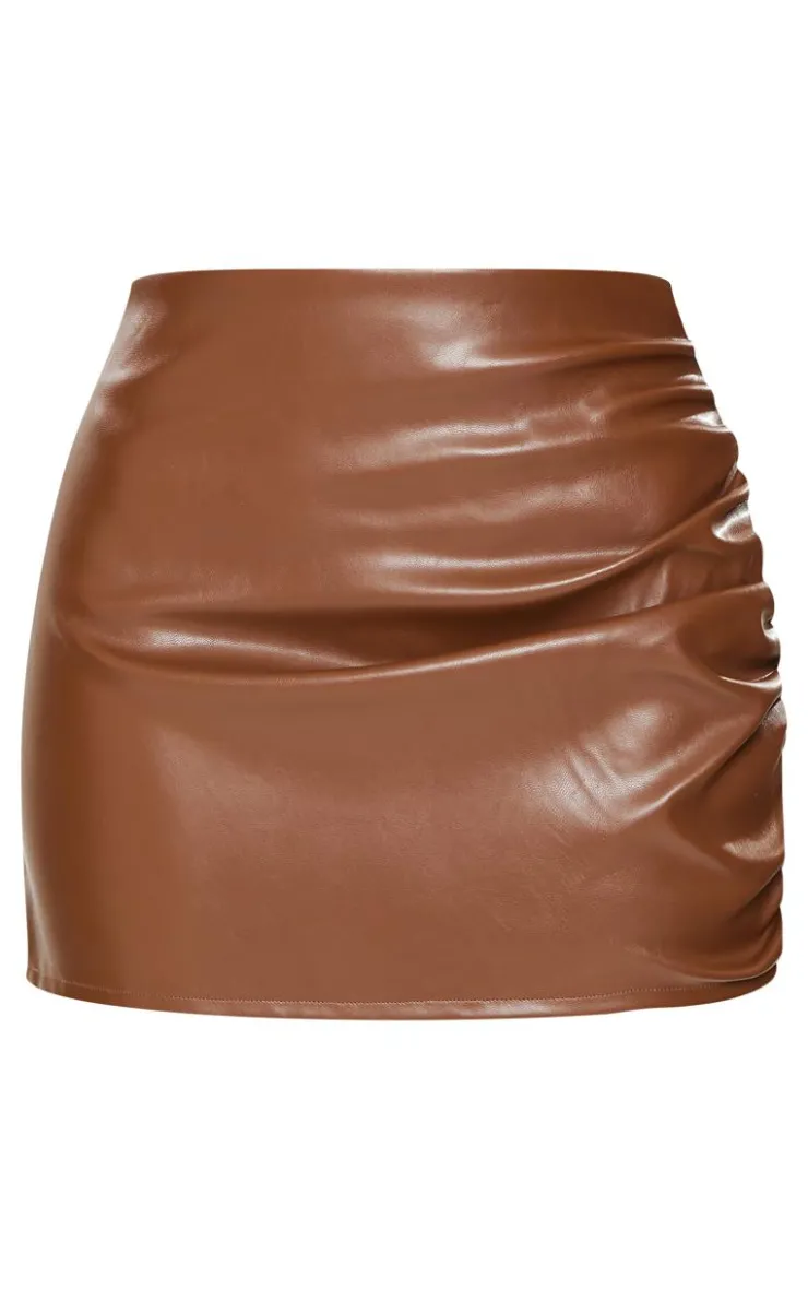 Sale PrettyLittleThing Petite Ruched Faux Leather Mini Skirt Chocolate