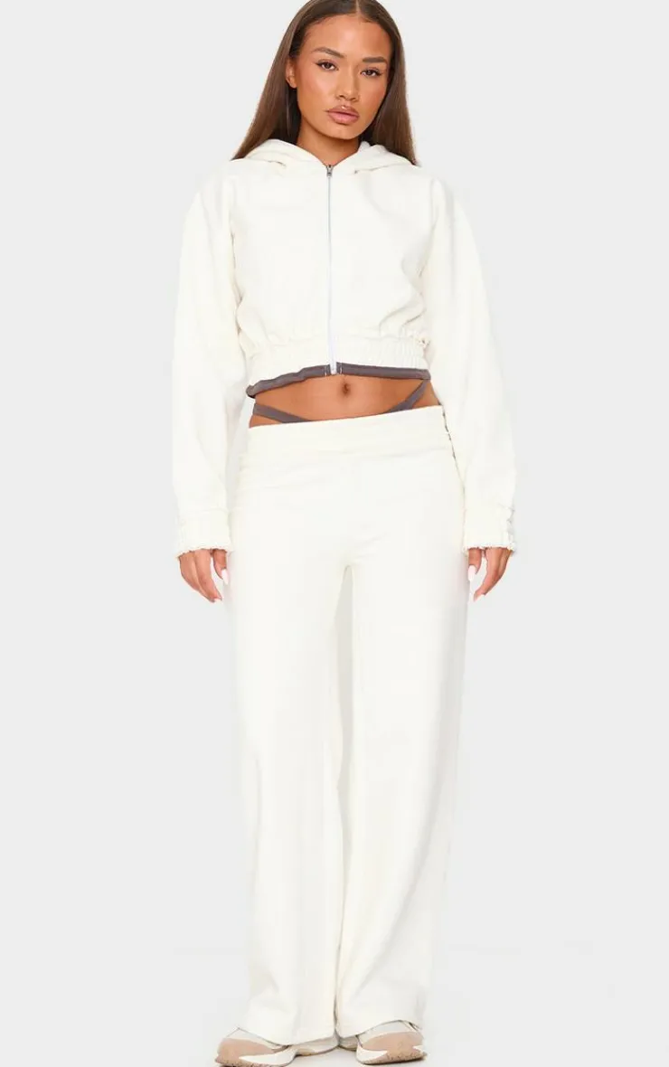 Discount PrettyLittleThing Petite Contrast Detail Straight Leg Sweatpants Cream