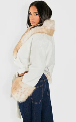 PrettyLittleThing Faux Fur Coats*Petite Contrast Faux Fur Trim Cropped Jacket