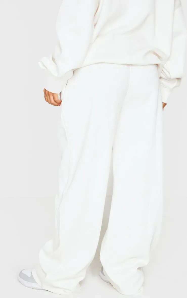 Best PrettyLittleThing Petite Matcha Graphic Sweatpants Cream