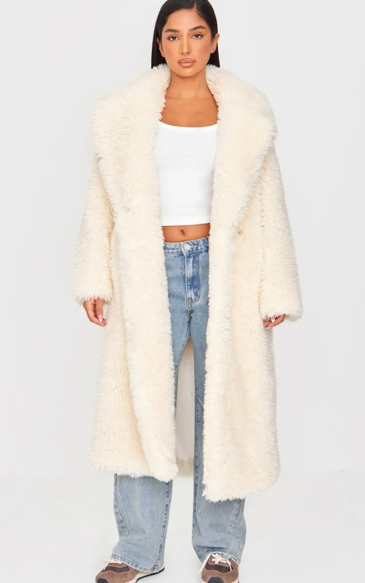 PrettyLittleThing Faux Fur Coats*Petite Shaggy Faux Fur Longline Coat