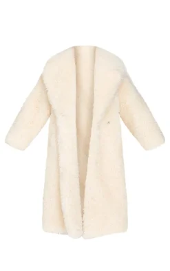 PrettyLittleThing Faux Fur Coats*Petite Shaggy Faux Fur Longline Coat