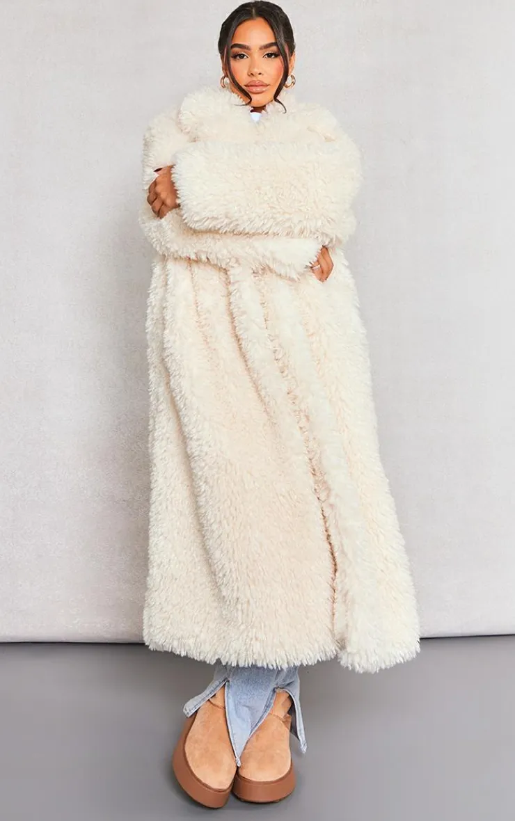 PrettyLittleThing Faux Fur Coats*Petite Shaggy Faux Fur Longline Coat