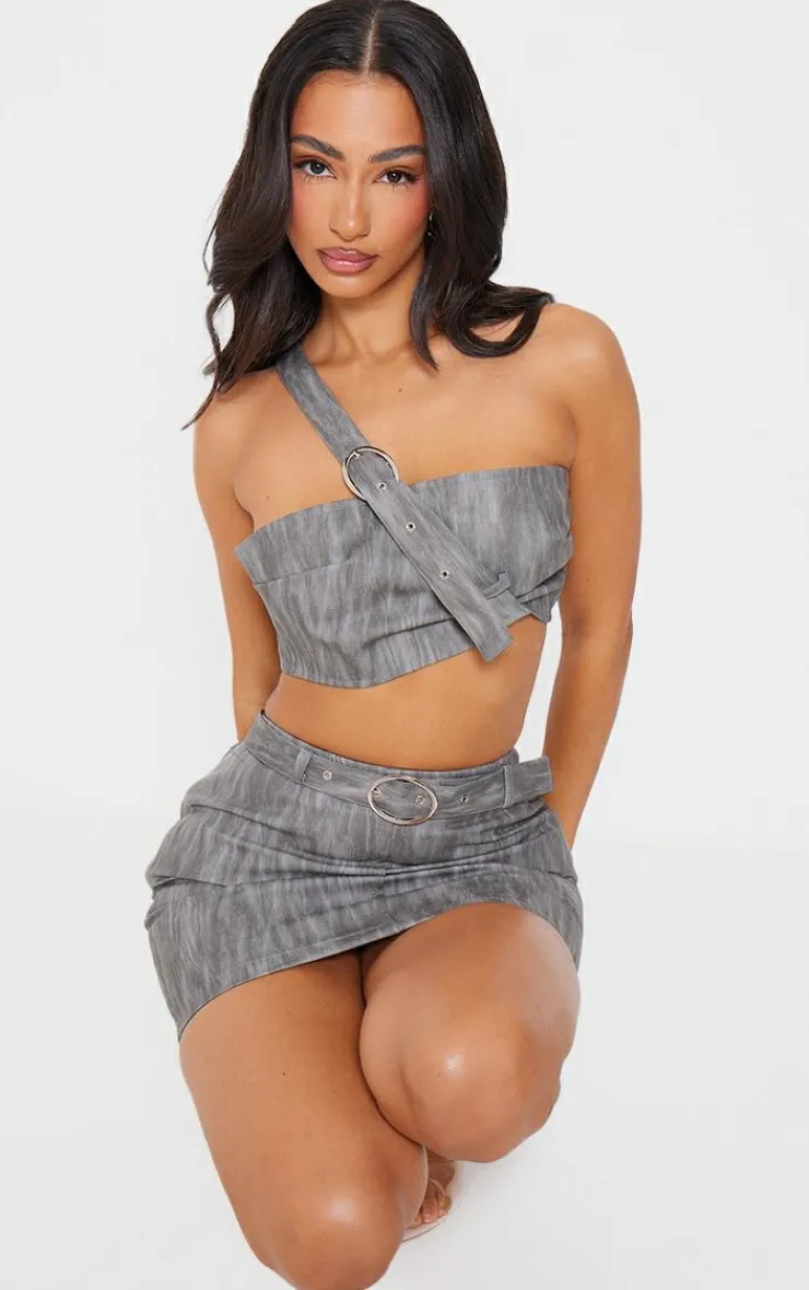 Sale PrettyLittleThing Petite Woven Extreme Crop Top With Strap Detail Grey