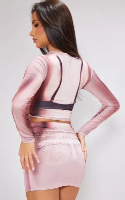 Hot PrettyLittleThing Petite Body Print Long Sleeve Crop Top Pink