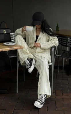 Sale PrettyLittleThing Petite Stripe Linen Look Tailored Pants White