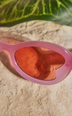PrettyLittleThing Colored Sunglasses*Love Heart Lens Retro Sunglasses