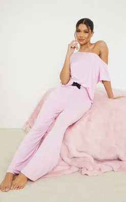PrettyLittleThing Christmas Shop*Off The Shoulder Top & Bottoms PJ Set