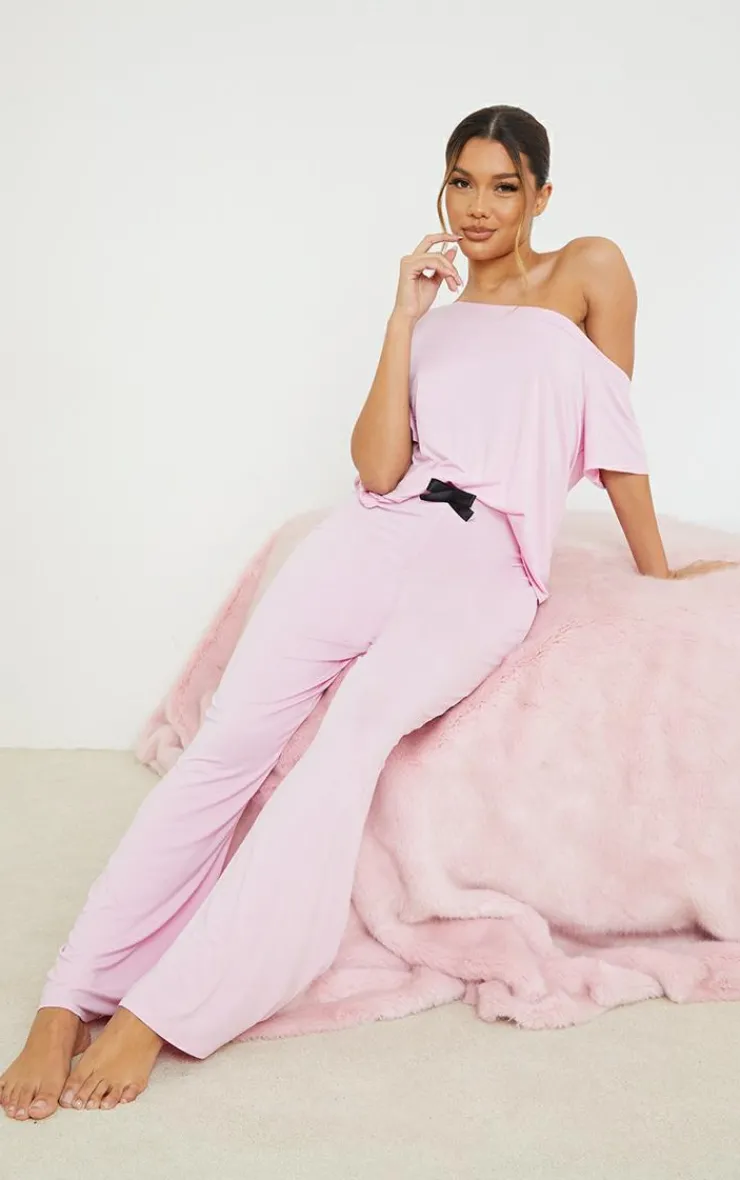 PrettyLittleThing Christmas Shop*Off The Shoulder Top & Bottoms PJ Set