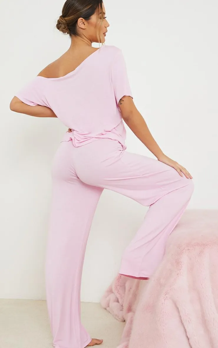 PrettyLittleThing Christmas Shop*Off The Shoulder Top & Bottoms PJ Set