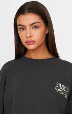 PrettyLittleThing Oversized Sweaters*Pitch Studio Archive Embroidered Oversized Sweatshirt