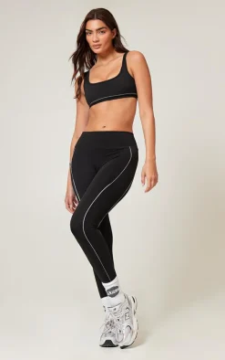 PrettyLittleThing Sports Bras*PLT RUN Sculpt Reflective Detail Sports Bra